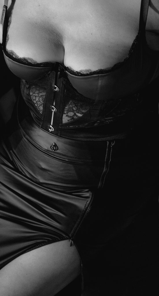 Je l'apprécie beaucoup ce boudoir-donjon et j'apprécie également qu'il dispose de la climatisation🌡
Maitressesaylie.com