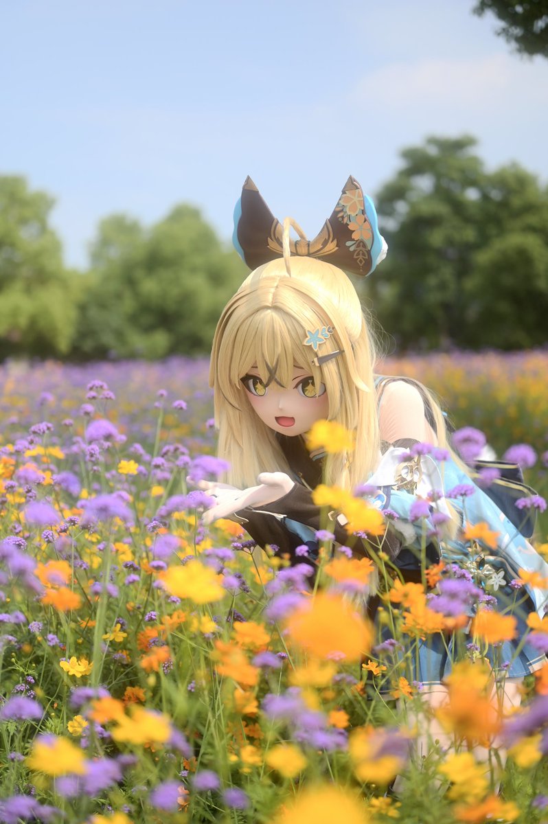 她在丛中笑。
📷：<a href="/bailubailubai/">白鹿鹭</a> 
🪄：<a href="/Jing_Lluo/">鲸珞</a> 
#kigurumi #GenshinImpact #原神 #绮良良 #Kirara #綺良々