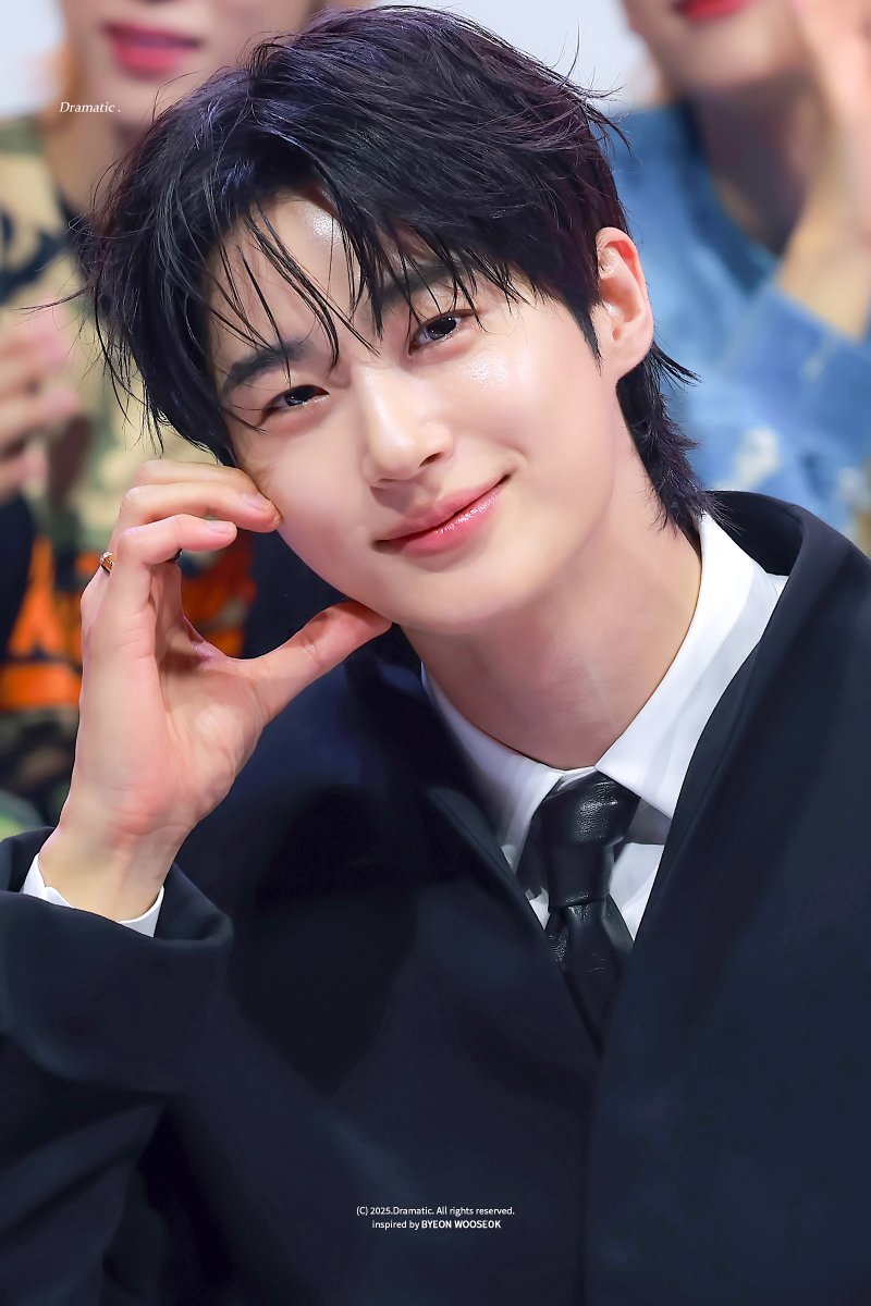 250529 ASEA  
사랑의 정의를 바꿔야 해
사랑 : ① 너 ② 또 너 ③ 여전히 너💓
#ByeonWooSeok #변우석