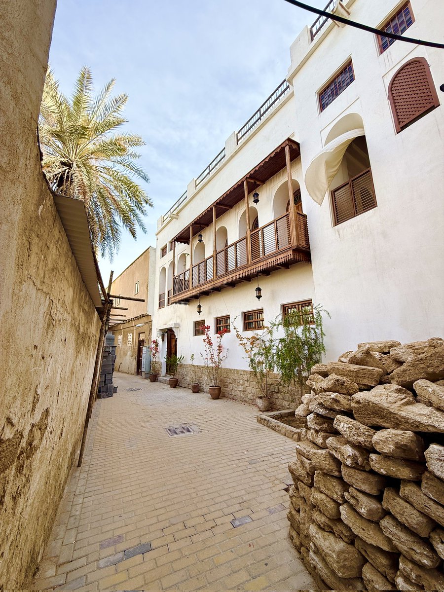 بوشهر، بندری آفتابی بر کرانۀ نیلگون خلیج فارس.
<a href="/MCTH_ir/">ایرانِ باشکوه</a> 
#بوشهر
#خلیج‌فارس