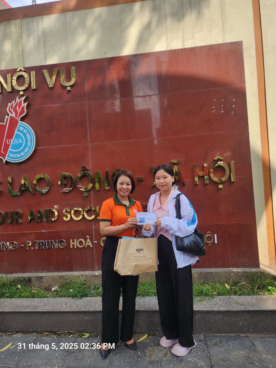 Dothihuongkojin's tweet photo. Trao các con món quà - tiếp sức các con niềm tin.
#quỹ_tony
#kojin https://t.co/xsszTeAOyt