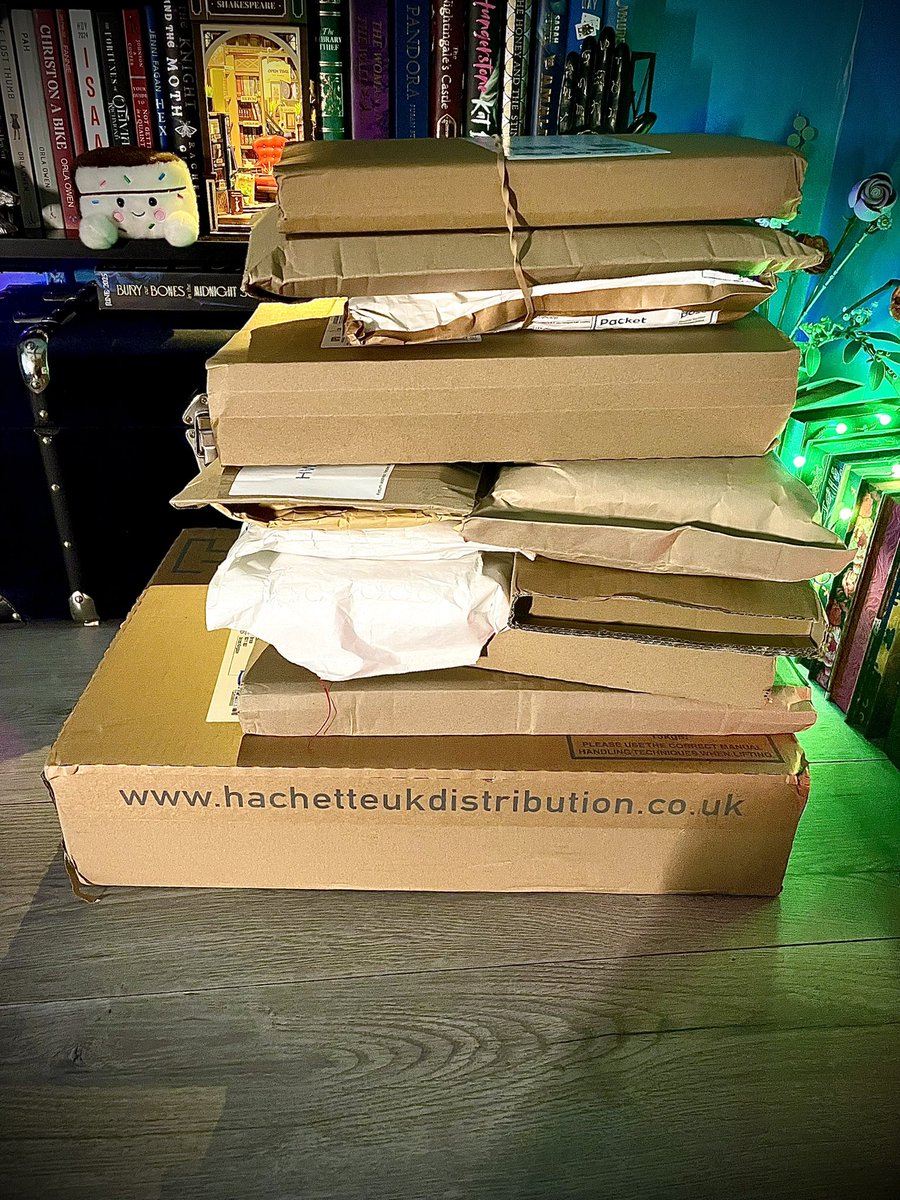 Dan-📚Bookseller/BookBlogger📚 (@dman1504) on Twitter photo 👑I’m happy to confirm that once again I am a judge as part of <a href="/HistoriaHWA/">Historia – the HWA</a> and as you can see it’s starting strong! 👑
🎉It’s always an honour to be a part of something so special and can really help launch a debut author!🎉
Now if you’ll excuse me, I have some books to read… 👑I’m happy to confirm that once again I am a judge as part of <a href="/HistoriaHWA/">Historia – the HWA</a> and as you can see it’s starting strong! 👑
🎉It’s always an honour to be a part of something so special and can really help launch a debut author!🎉
Now if you’ll excuse me, I have some books to read…