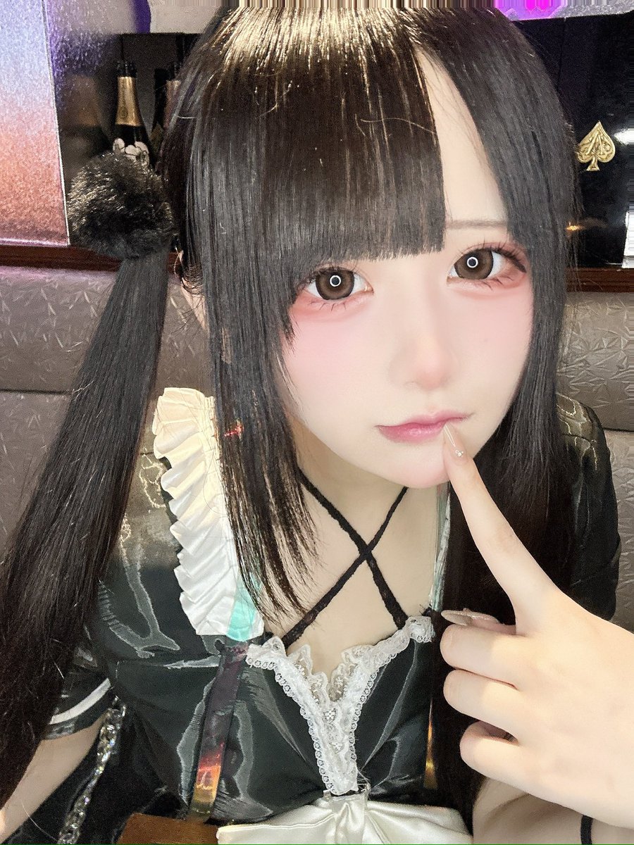 コンカフェ垢凍結したので作り直しました(^..)&gt;
今年凍結3回目、とても悲しいт т  今後はこっちに中身の写真や、フェチ写真とか載せています🐶