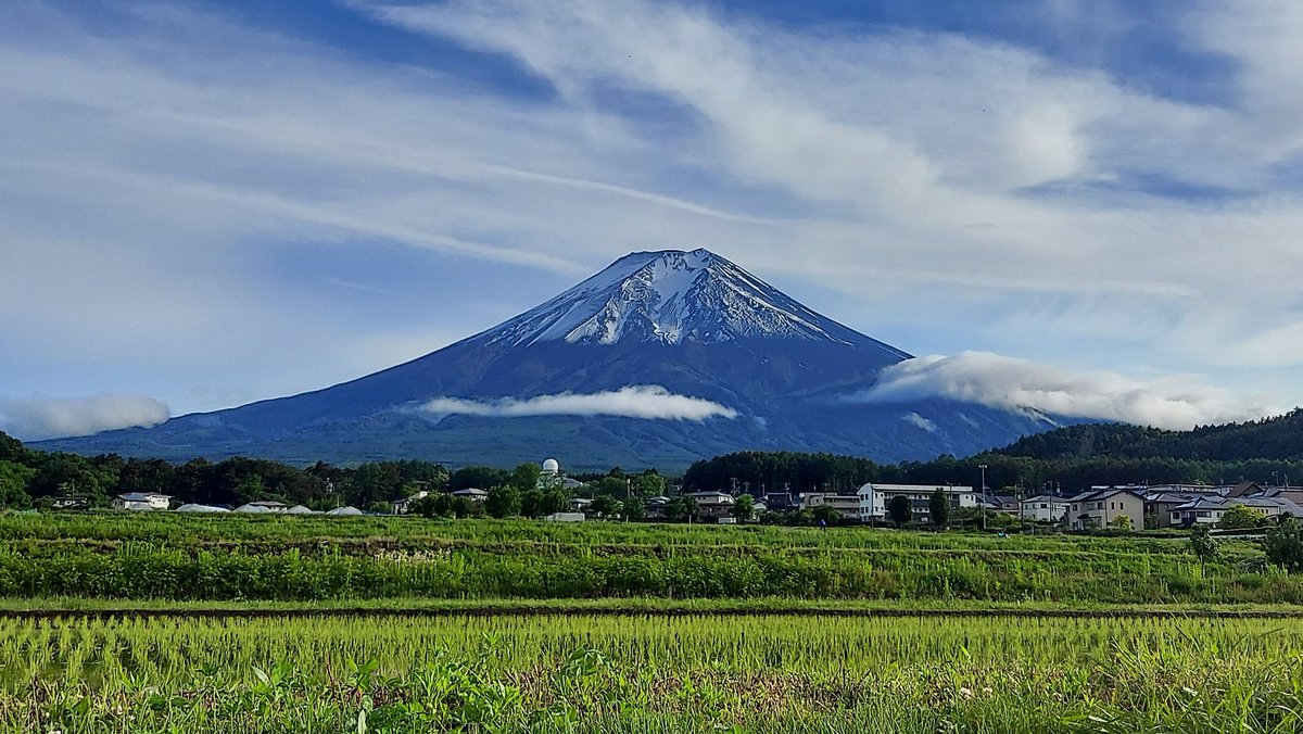 富士山に、
雪が降りました！
🗻🗻🗻🗻🗻🗻
#イマソラ
#フジサン