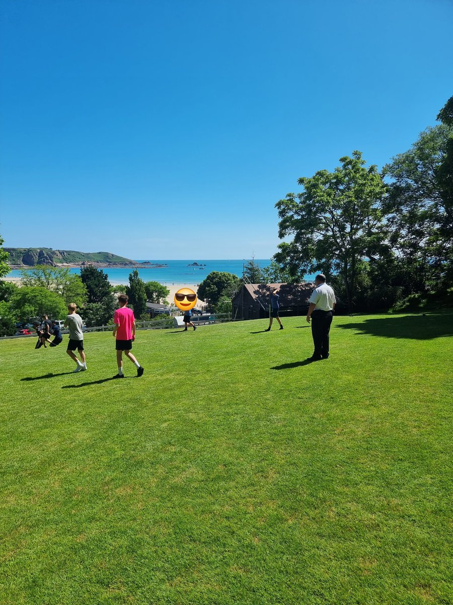 St Brelade's Community Police Officer tweet media