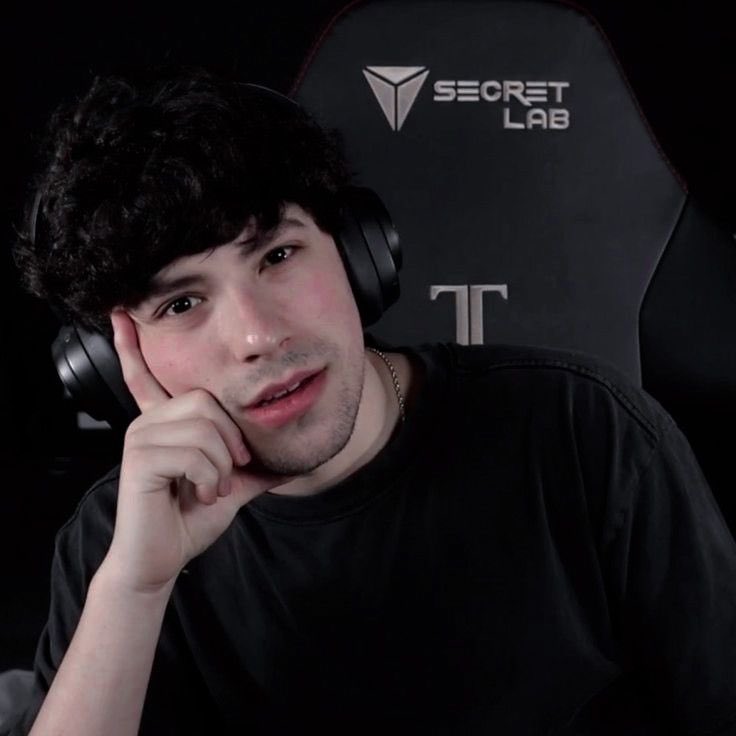 gnfscomfort's tweet photo. Your last saved photo is what he’s reacting to! https://t.co/cQKgTnAJ4C