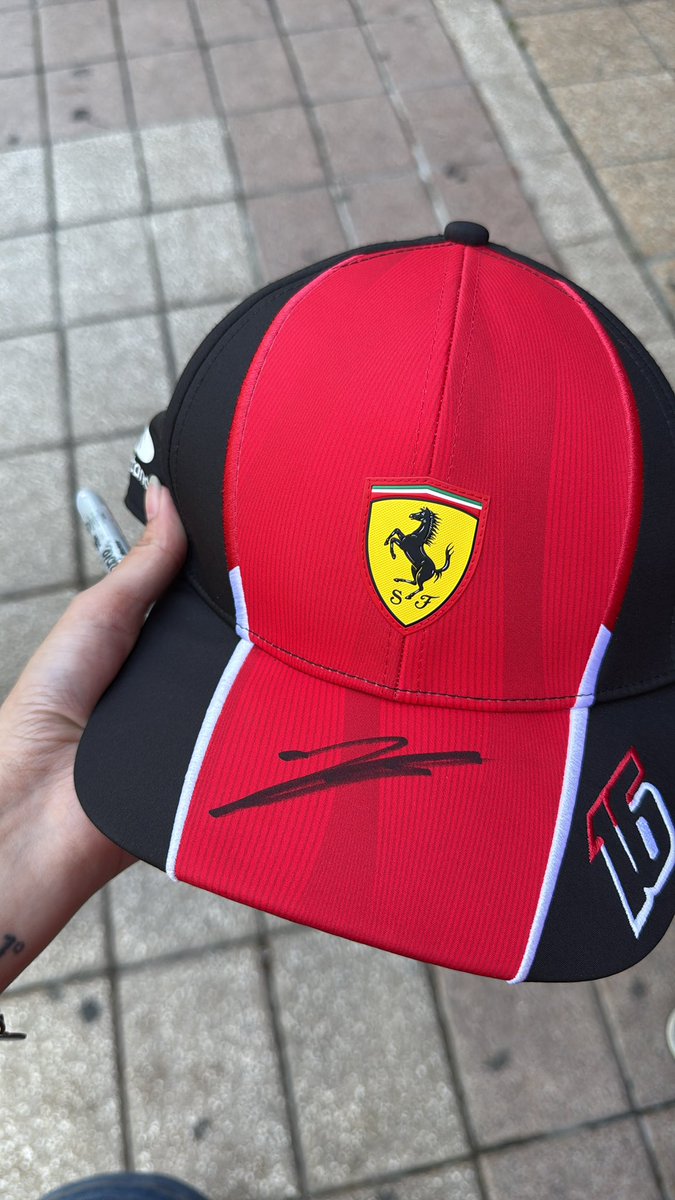 16evermore's tweet image. chicas QUE