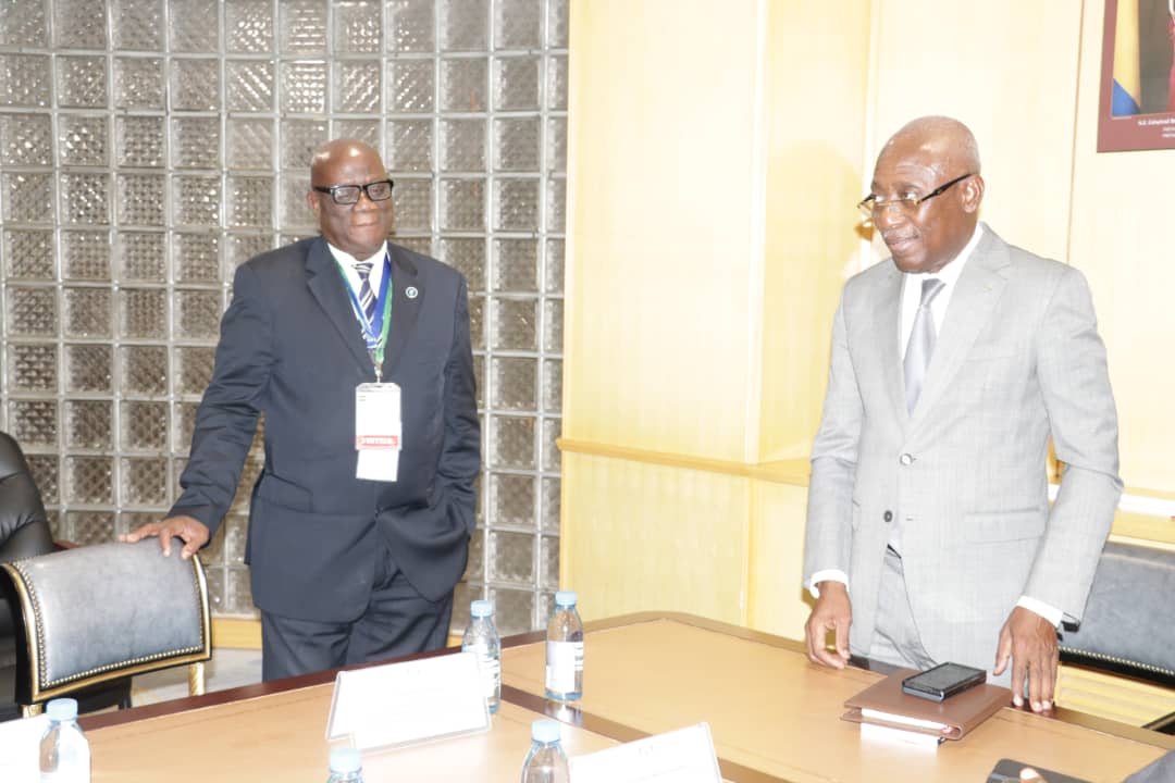 𝐀𝐮𝐝𝐢𝐞𝐧𝐜𝐞🇬🇦| En recevant l'association des professionnels du protocole, le Président Ndongou a affirmé que le pays était prêt à accompagner des initiatives porteuses de professionnalisation et d'excellence.

👉𝐿'𝑎𝑟𝑡𝑖𝑐𝑙𝑒 𝑖𝑐𝑖: assemblee-nationale.ga/1-actualites-/…