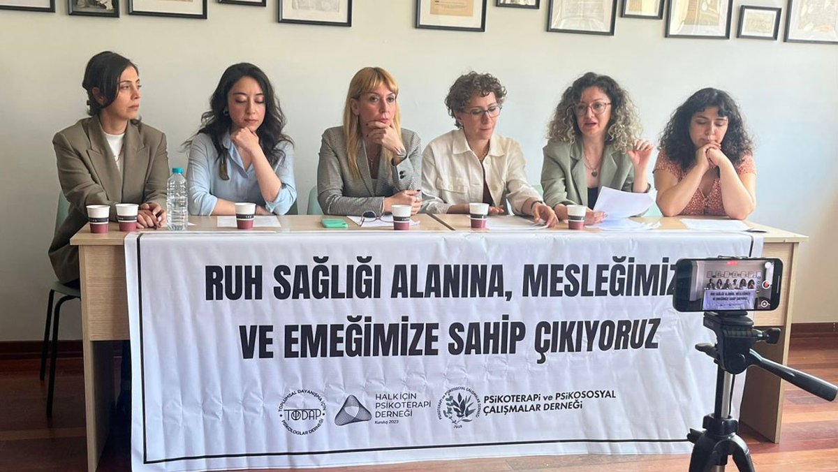 Üç psikoloji derneği Sağlık Bakanlığı'nın yayımladığı yönetmeliğe karşı dava açtı: "Bu düzenleme, psikoterapinin ve psikolojik destek hizmetlerinin yalnızca belirli gelire sahip insanların erişebildiği bir ayrıcalığa dönüşmesine yol açacaktır"
birgun.net/haber/uc-derne…