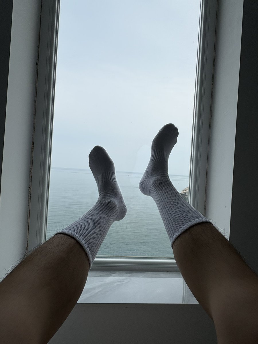 以防你不知道，兔又来海边旅游了
特地找了一个人少的海边民宿，适合半夜野裸