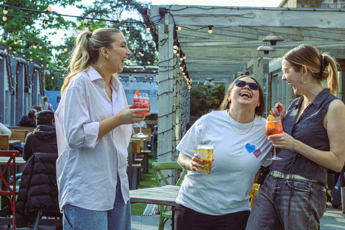 It’s HOT as hell and you know what that means… 😏 Spritz SZN is here to stay! 😅

#summerspritz #sw17 #tootingsummer #sipsunspritz 
#tootingpubs #londondrinks