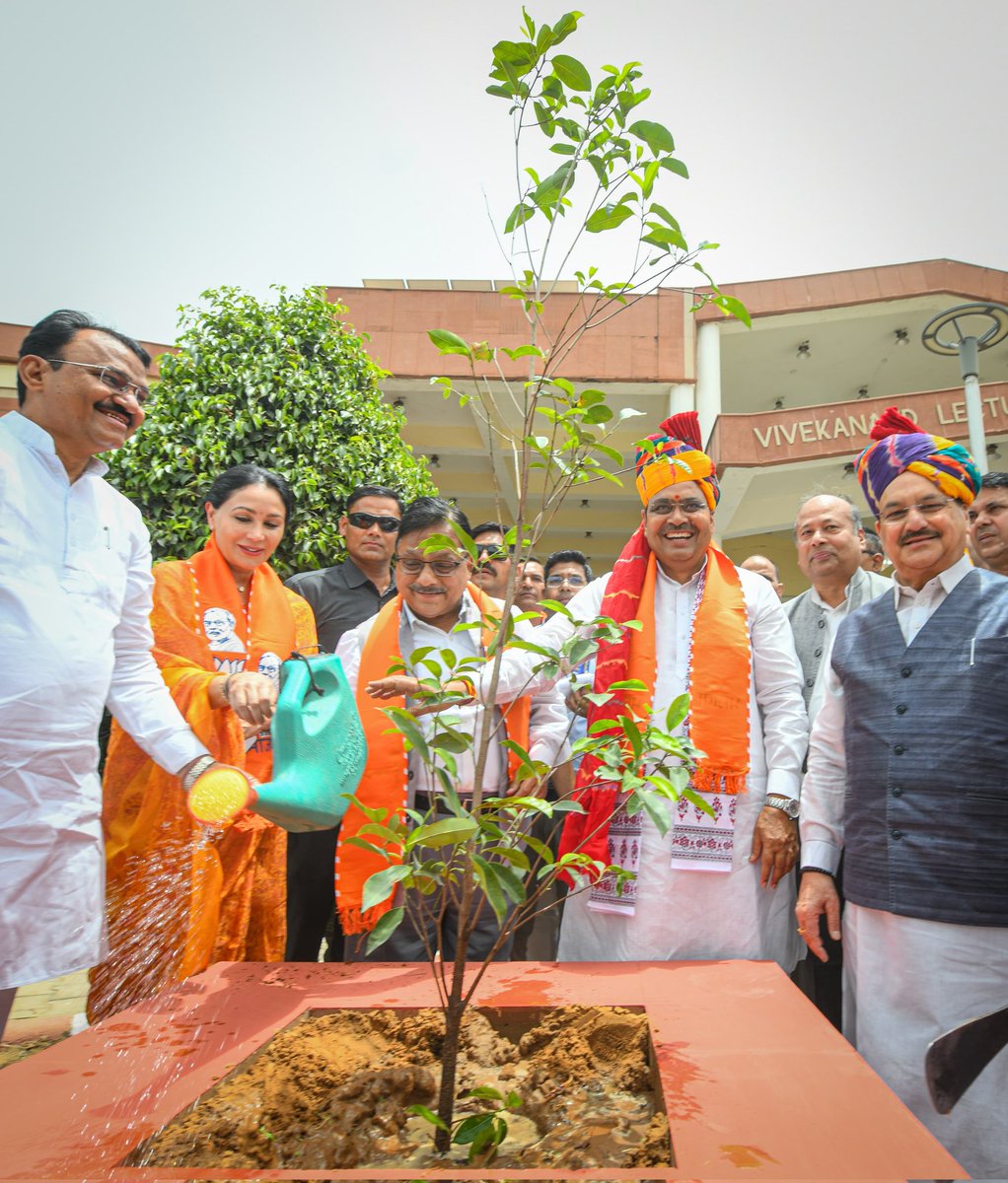 राजस्थान में जेपी नड्डा ने लगाया पौधा