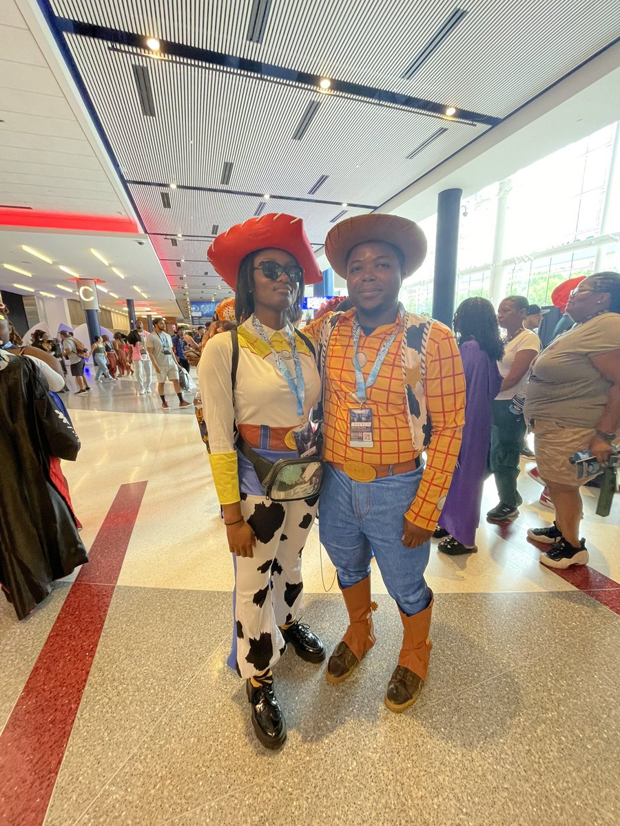 I'm having the bestest time with the homies! 🥰💖 #DreamCon2025 #DreamCon