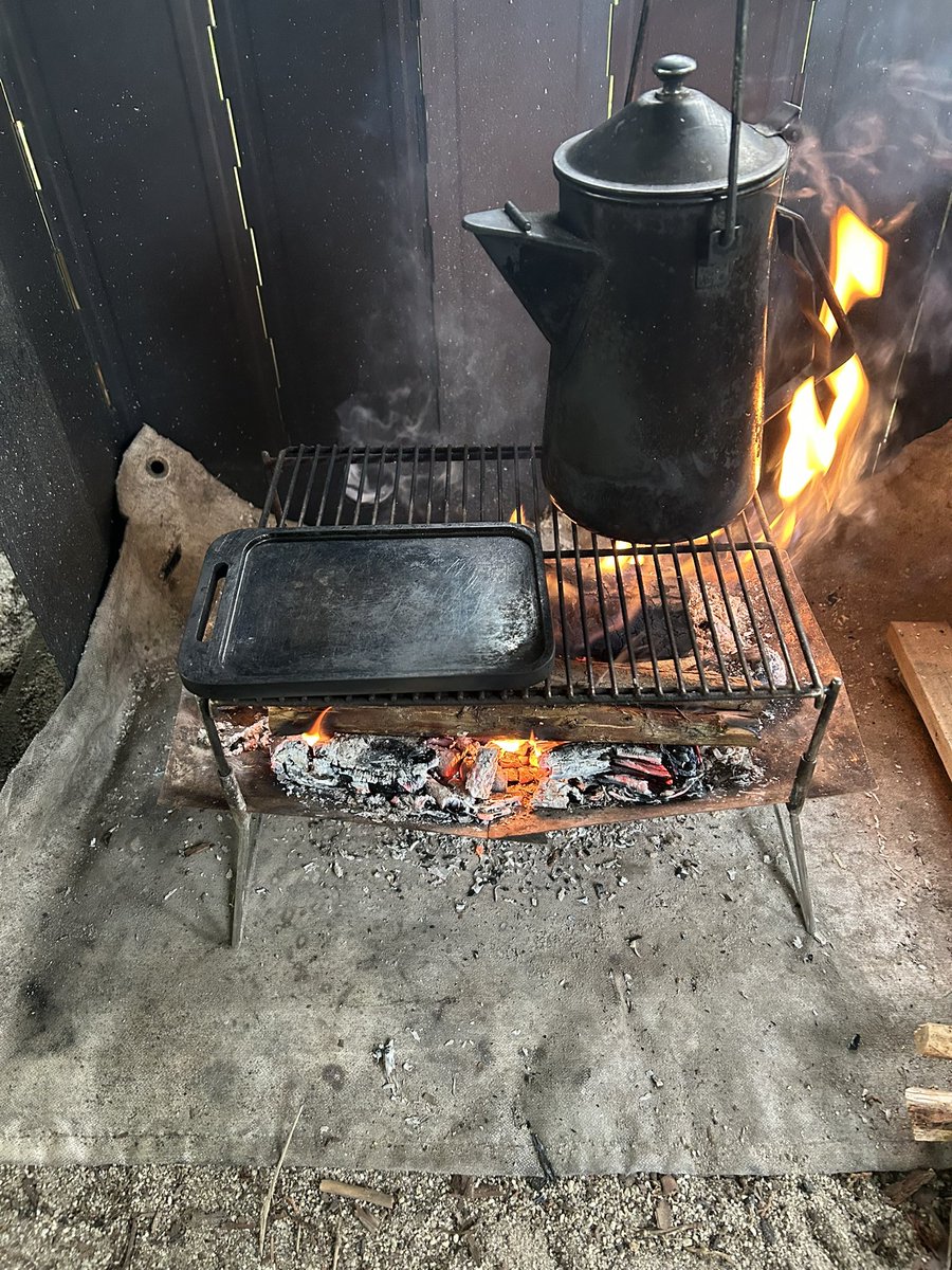 bigthumb_616's tweet photo. ぼちぼち始めましょうか🥩🔥
ちょっと寒いのでお湯割り用のお湯も一緒に👍

#forenta
#ソロキャンプ
#ソロキャン
#鍛冶屋の頓珍漢
#ミガキ鉄板 https://t.co/MHi2xQARoX