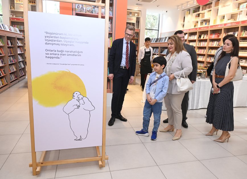 1 İyun – Uşaqların Beynəlxalq Müdafiəsi Günü münasibətilə İsveçin Azərbaycandakı Səfirliyi və “Libraff” kitab mağazasının birgə təşkilatçılığı ilə keçirilən “Zorakılığa yox” adlı maarifləndirici sərgidə iştirak etdik.

#ZorakılığaYox #UşaqlarıQoruyaq #1İyun #HicranHüseynova