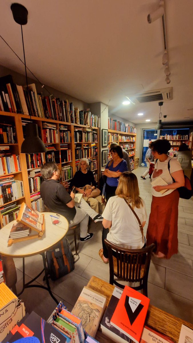 David Aliaga (@davidaliagam) on Twitter photo Ha sido una experiencia de lo más agradable pasar estas últimas dos tardes conversando sobre “La lengua herida” con las personas que conforman el club de lectura del <a href="/libreriodlplata/">Librerío De La Plata</a>, conocer sus impresiones sobre la novela, qué les ha llamado la atención… Feliz y agradecido. Ha sido una experiencia de lo más agradable pasar estas últimas dos tardes conversando sobre “La lengua herida” con las personas que conforman el club de lectura del <a href="/libreriodlplata/">Librerío De La Plata</a>, conocer sus impresiones sobre la novela, qué les ha llamado la atención… Feliz y agradecido.