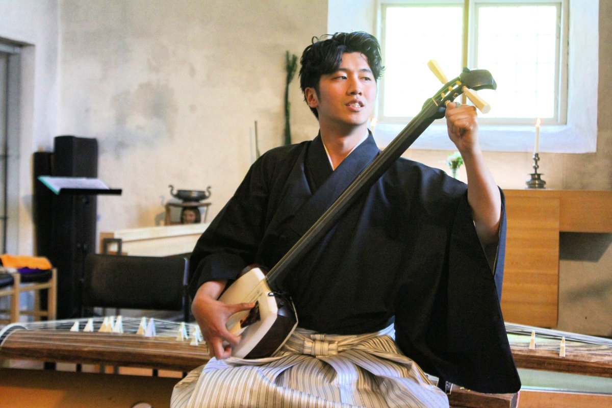 #Koto​a ja #shamisen​ia soittavat Ayumi Shimonoto ja Yuka Sakura kiersivät hiljattain Suomea. Tässä kuvia Paraisten kirkosta viime lauantailta. Konsertissa esiintyi myös Kiku Day, Zuiko, Turkka Inkilä, Aaro Haavisto ja Otto Eskelinen.

📷 Meri Lindeman

🔗 jame-world.com/fi/article/168…