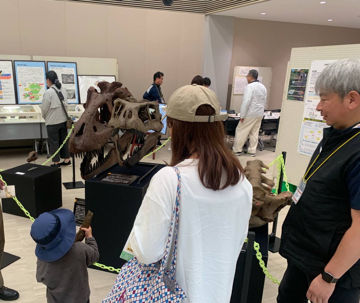 今年(2025年)の「地質の日」展示は御所浦恐竜の島博物館にて開催中！(6/15まで)
写真は初日イベントの様子です✨
#地質の日

goshouramuseum.jp/202504052732