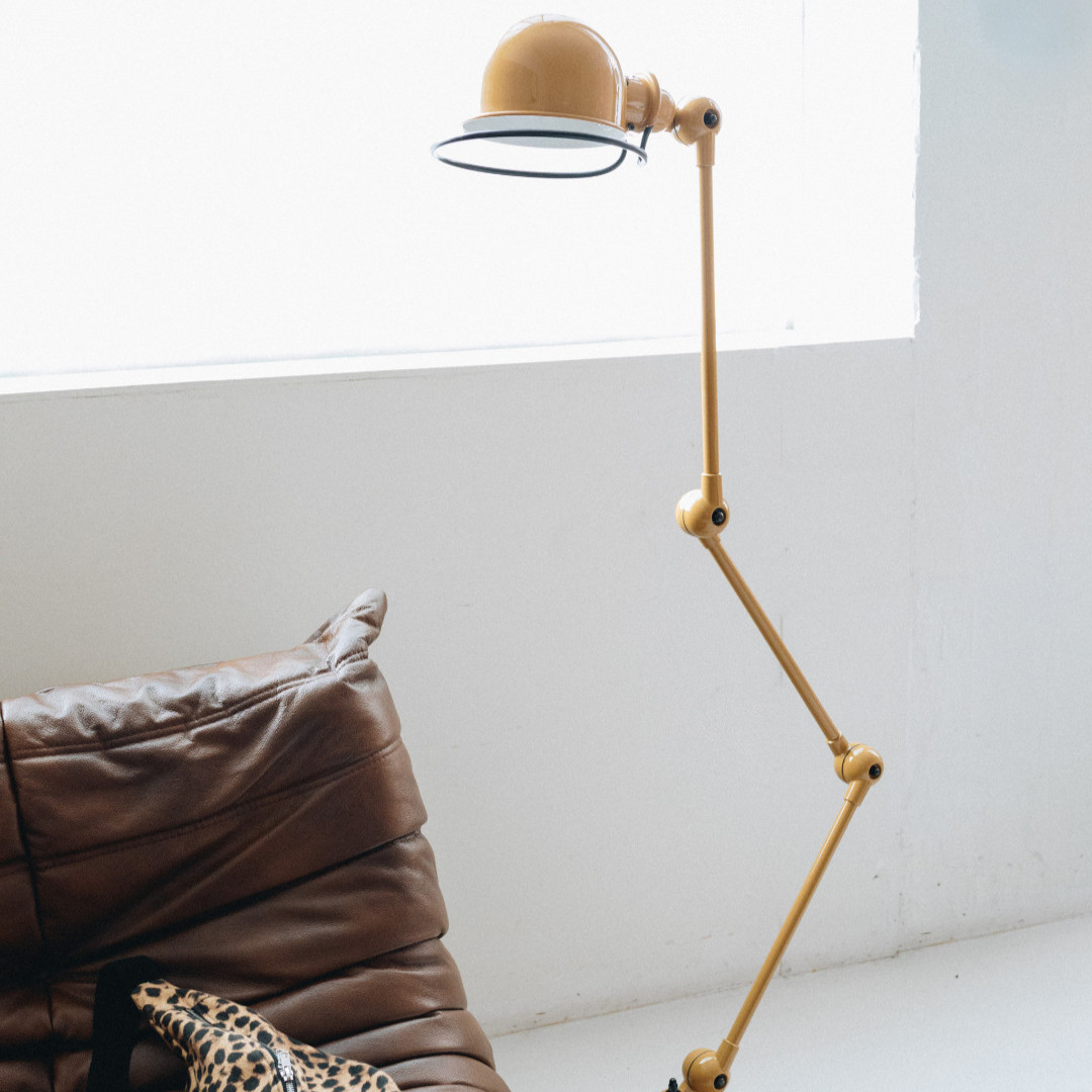 Lumitop_com's tweet image. Une icône industrielle qui s’ajuste à chaque instant.
Le lampadaire Jieldé D9403 éclaire le quotidien avec souplesse, élégance et caractère.
Un classique du design français.
#Jieldé #LoftD9403 #DesignFrançais #LumièreÀLaCarte