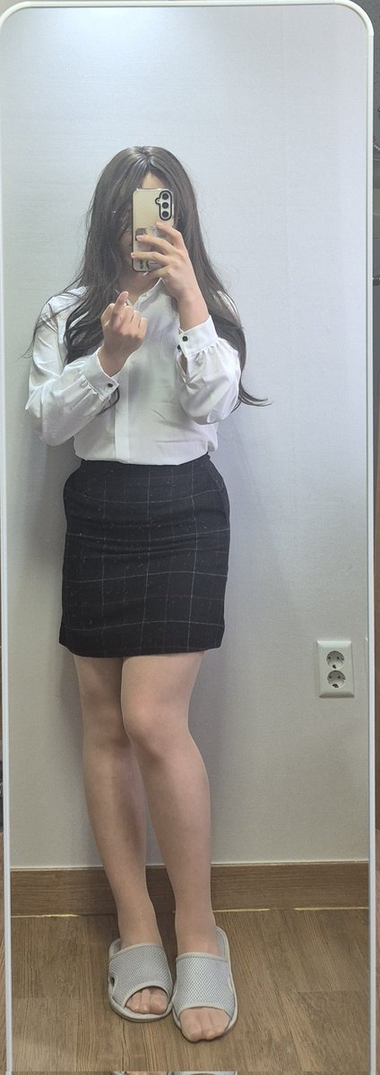 어이!!! 거기!!! 여기와봐!!!!😤😤
먹을거줄까????🤣

교복 스타일 코스프레 ㅎㅎㅎㅎ