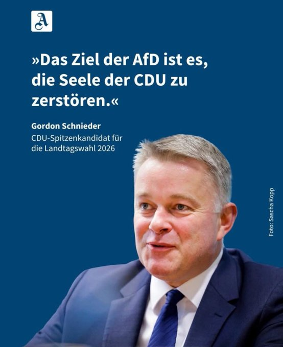 Das hat das Merkel bereits am 22. September 2013 erledigt, als sie vor euren Augen angeekelt die Deutsche Flagge entsorgte, und ihr Minusmenschen fleißig weiter applaudiert habt wie die Klatschaffen.