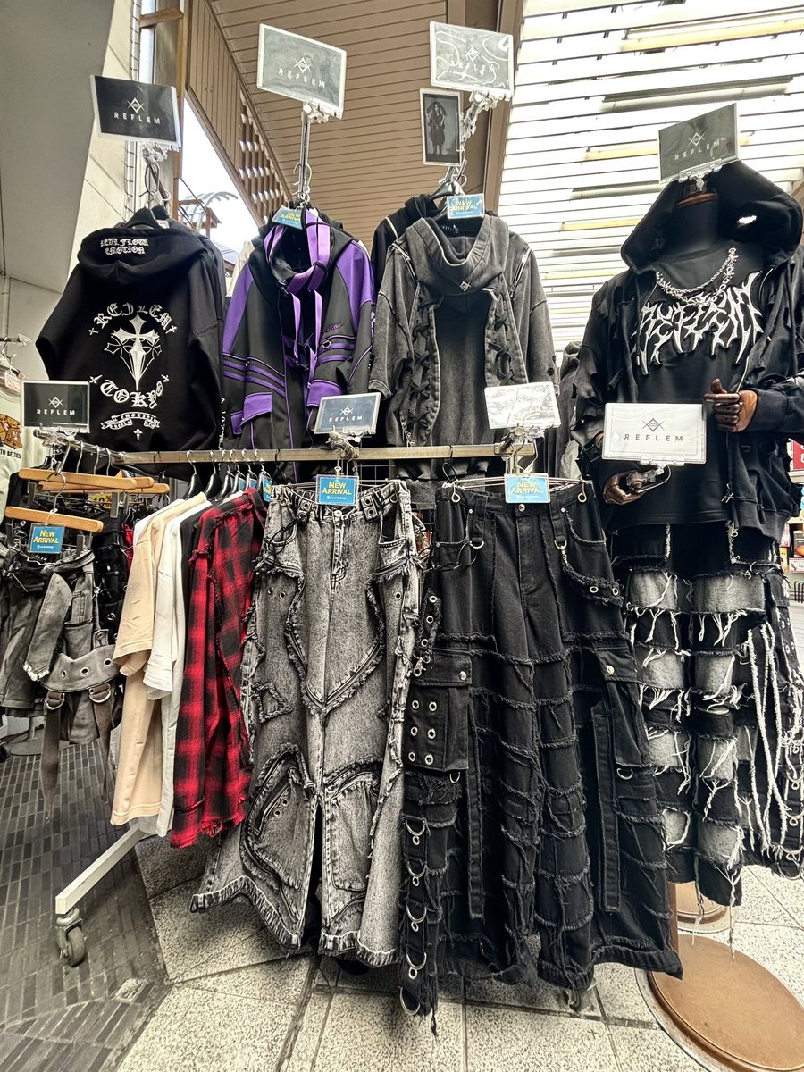 TRAVAS_LAX2's tweet photo. 【レフレム、トラヴァス】

MAX30%OFF！？

あの人気アイテムがセールになっている場合も！？

新作やお得なアイテム、ぜひ実際に店舗にてご確認ください！🌟

（※セール対象外アイテムもございます）

#レフレム #トラヴァス #中性  #ぴえん系 #量産型 #地雷系 #自撮り #雰囲気 #天使界隈  #サブカル https://t.co/fwMB5TZs18