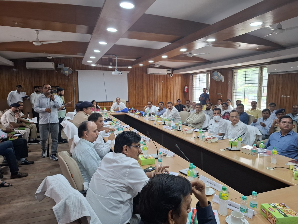 MLA Ch. Surendra Kumar (@mlasurendrakr) on Twitter photo ЁЯУН DC рдХреЙрдореНрдкреНрд▓реЗрдХреНрд╕, рдирдВрдж рдирдЧрд░реА
рдЖрдЬ рдЬрд┐рд▓рд╛ рд╡рд┐рдХрд╛рд╕ рд╕рдорд┐рддрд┐ рд╢рд╛рд╣рджрд░рд╛ рдХреА рдореАрдЯрд┐рдВрдЧ рдореЗрдВ рднрд╛рдЧ рд▓рд┐рдпрд╛ рдФрд░ рдЧреЛрдХрд▓рдкреБрд░ рд╡рд┐рдзрд╛рдирд╕рднрд╛ рдХреНрд╖реЗрддреНрд░ рд╕реЗ рдЬреБрдбрд╝реА рдЕрд╣рдо рд╕рдорд╕реНрдпрд╛рдУрдВ рдХреЛ рдордЬрдмреВрддреА рд╕реЗ рдЙрдард╛рдпрд╛ред
рдЬрдирддрд╛ рдХреА рдЕрдкреЗрдХреНрд╖рд╛рдУрдВ рдФрд░ рдЬрд╝рдореАрдиреА рдЬрд╝рд░реВрд░рддреЛрдВ рдХреЛ рдкреНрд░рд╢рд╛рд╕рди рдХреЗ рд╕рдордХреНрд╖ рд░рдЦрдирд╛ рд╣рдорд╛рд░рд╛ рдХрд░реНрддрд╡реНрдп рд╣реИред рдХреНрд╖реЗрддреНрд░ рдХреЗ рд╡рд┐рдХрд╛рд╕ рдХреЗ рд▓рд┐рдП рд╣рдо рдкреНрд░рддрд┐рдмрджреНрдз рд╣реИрдВ рдФрд░ рд╣рд░ рдордВрдЪ ЁЯУН DC рдХреЙрдореНрдкреНрд▓реЗрдХреНрд╕, рдирдВрдж рдирдЧрд░реА
рдЖрдЬ рдЬрд┐рд▓рд╛ рд╡рд┐рдХрд╛рд╕ рд╕рдорд┐рддрд┐ рд╢рд╛рд╣рджрд░рд╛ рдХреА рдореАрдЯрд┐рдВрдЧ рдореЗрдВ рднрд╛рдЧ рд▓рд┐рдпрд╛ рдФрд░ рдЧреЛрдХрд▓рдкреБрд░ рд╡рд┐рдзрд╛рдирд╕рднрд╛ рдХреНрд╖реЗрддреНрд░ рд╕реЗ рдЬреБрдбрд╝реА рдЕрд╣рдо рд╕рдорд╕реНрдпрд╛рдУрдВ рдХреЛ рдордЬрдмреВрддреА рд╕реЗ рдЙрдард╛рдпрд╛ред
рдЬрдирддрд╛ рдХреА рдЕрдкреЗрдХреНрд╖рд╛рдУрдВ рдФрд░ рдЬрд╝рдореАрдиреА рдЬрд╝рд░реВрд░рддреЛрдВ рдХреЛ рдкреНрд░рд╢рд╛рд╕рди рдХреЗ рд╕рдордХреНрд╖ рд░рдЦрдирд╛ рд╣рдорд╛рд░рд╛ рдХрд░реНрддрд╡реНрдп рд╣реИред рдХреНрд╖реЗрддреНрд░ рдХреЗ рд╡рд┐рдХрд╛рд╕ рдХреЗ рд▓рд┐рдП рд╣рдо рдкреНрд░рддрд┐рдмрджреНрдз рд╣реИрдВ рдФрд░ рд╣рд░ рдордВрдЪ