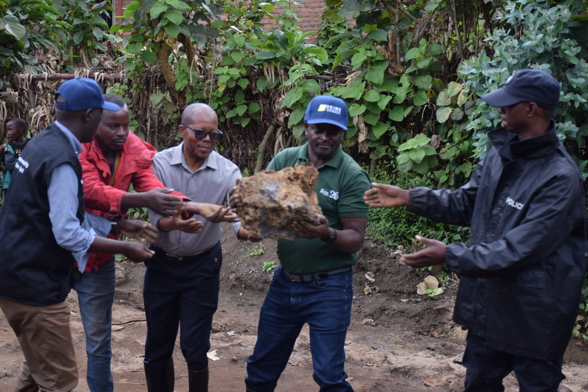 RwandaNorth's tweet photo. Kuri uyu wa gatandatu, Guverineri @gahundemaurice ari kumwe n'Abadepite muri @RwandaParliamnt, Abasenyeri bo muri EAR, n'Inzego z'Umutekano, bifatanyije n'abaturage b'Akarere ka Musanze, Umurenge wa Musanze, Akagari ka Kabazungu mu muganda usoza Ukwezi kwa Gicurasi 2025 https://t.co/5ezXtyFSQz
