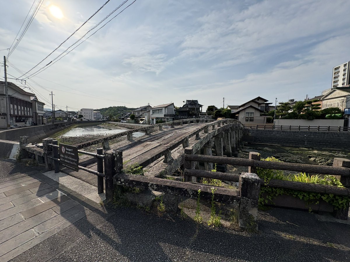 higosmile's tweet photo. 物件調査のため久しぶりに天草市本渡へ
祇園橋も渡れなくなってるんですね😱

昔はこの橋の下で白魚とってたものです。 https://t.co/C7j5m1tODk