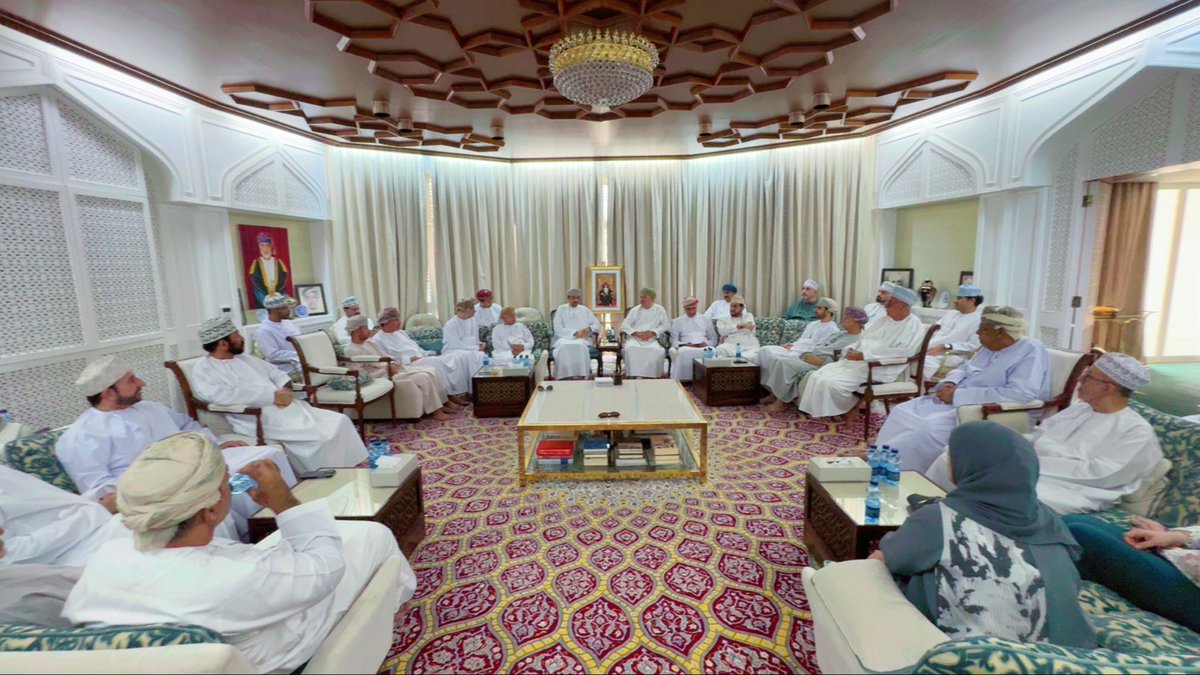 مجلس الخنجي يستضيف معالي السيد ابراهيم بن سعيد البوسعيدي محافظ مسندم للحديث عن التحول في إدارة المحافظات وفق رؤية عمان 2040
•دور المحافظات في التنمية المحلية.
•اللامركزية وتمكين المحافظات، الصلاحيات والتحديات الاقتصادية المحلية  .<a href="/KhalilAlkhonji/">خليل الخنجي</a> <a href="/MajlisAlKhonji/">مجلس الخنجي Majlis Alkhonji</a> <a href="/touqi_al/">حمود الطوقي</a>