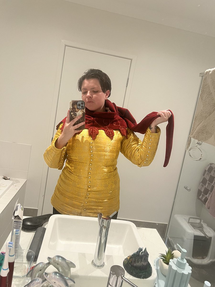 jaxpusseater's tweet photo. RAHHHHHHHH LOOK AT MY HANS CAPON WIP - big shout out to @lukaosva for letting me comission you, I love it so much, it’s so shiney, I love my dingle dangle hood. https://t.co/N799meN4on
