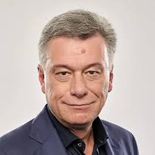 Новости чешской демократии. Министр юстиции Чехии был вынужден уйти в отставку после того, как всплыл факт получения около 142 миллионов долларов (!) от какого-то человека, осужденного за торговлю наркотиками.