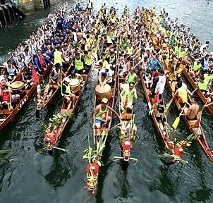 <a href="/lioshnshn181811/">遇见石城</a> <a href="/xuejianosaka/">薛剑XueJian</a> 端午节快乐！

上联：苇叶缠香粽  
下联：龙舟竞清河

HAPPY DRAGON BOAT FESTIVAL 

☀️

#诗词 #詩 #对联 #大美中国