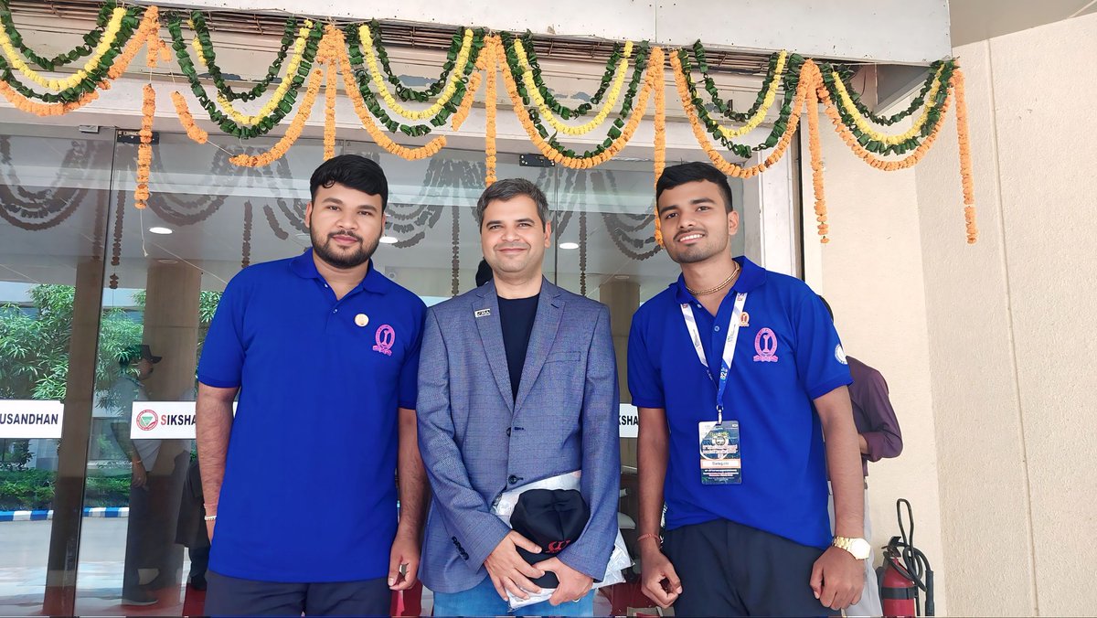 CMA_SSKIPPER's tweet photo. Met @harshad_de  Sir  CCM- ICMAI @ICMAICMA National Cost Management Accountant Convention 2025,  , and gained some valuable knowledge.😍
Thank you so much sir 🙏

#NCMAC2025 #CMAIndia  #ProudCMA https://t.co/2VUposJV5X