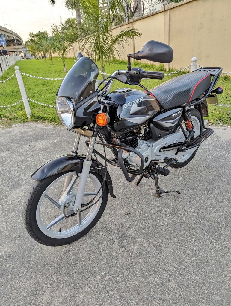 Eng_Matarra's tweet image. PIKIPIKI INAUZWA 

AINA - BOXER HD 🔥🔥🔥

REG: #ELU

◾️CC. 125
◾️GEAR TANO 
◾️STARTER JINO MOJA
◾️ENGINE HAIJAGUSWA
◾️FULL DOCUMENTS 

BEI - MILIONI 1.8 (Maongezi)

IPO DAR (Mikoani Tunasafirisha)

CALL - 0719542184