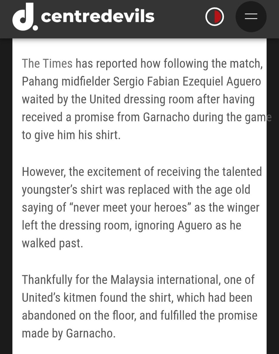 RimauXI's tweet photo. Tunjuk jari tengah kepada peminat. Tak tunai janji tukar jersi dengan Aguero, jersi kutip dari lantai.

Tak apa.

Macamtu punya keji dia layan orang dari Malaysia, GLC akan tetap taja, syarikat media akan tetap sebar propaganda, orang Malaysia tetap berjaga malam tengok mereka. https://t.co/sIwUbMATGD