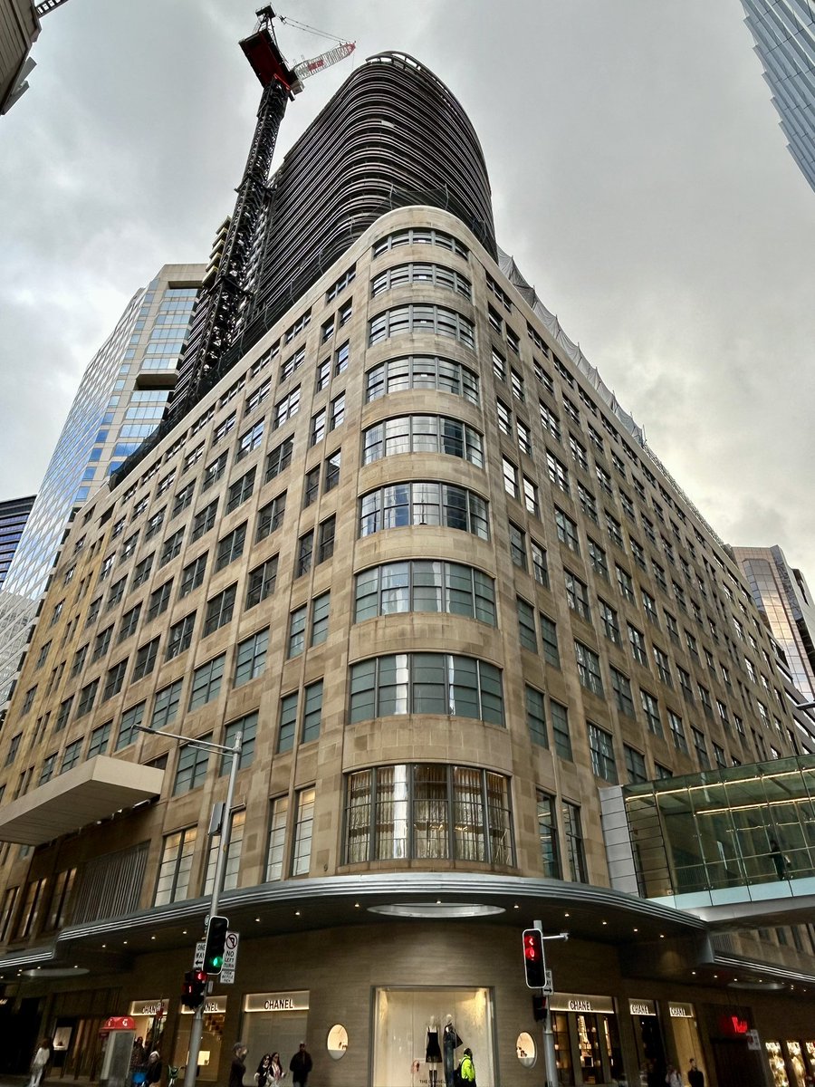 TheSydneyBlog's tweet image. SYDNEY | After almost five years of construction, the mixed-use development at 111-121 Castlereagh St has almost reached completion. Chanel, the anchor tenant, is now open in the old David Jones men’s store (which first opened in 1938).