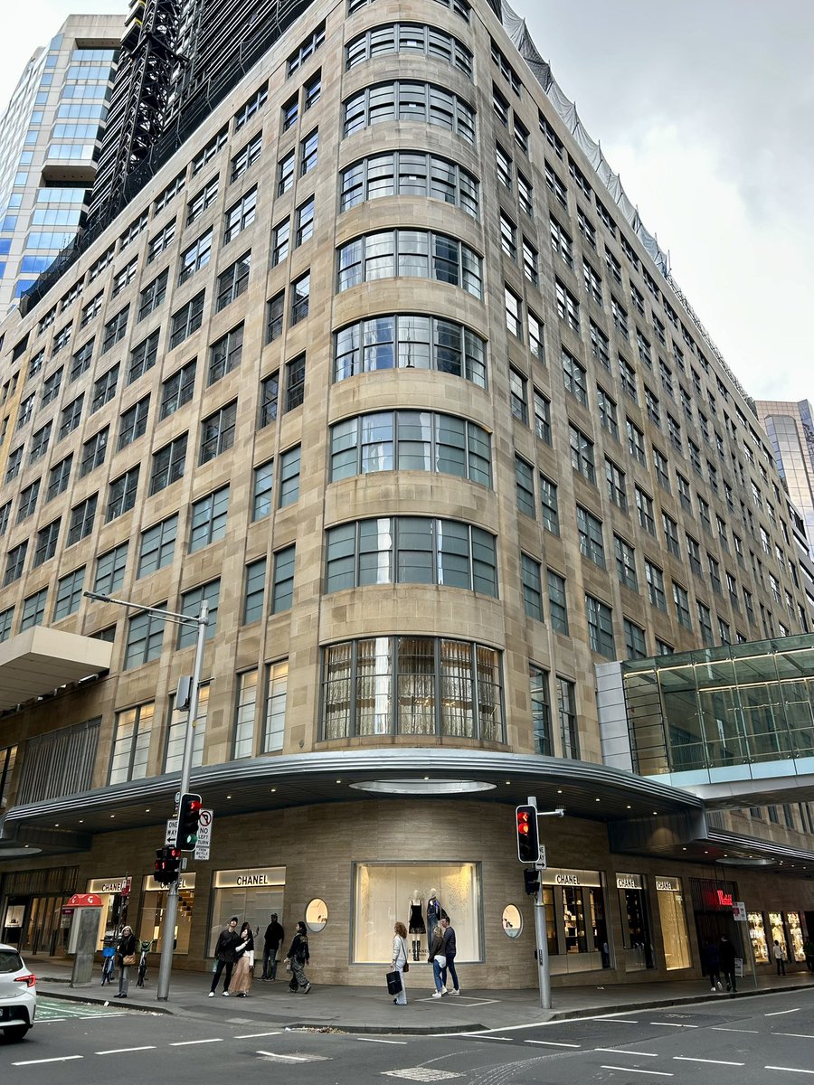 TheSydneyBlog's tweet image. SYDNEY | After almost five years of construction, the mixed-use development at 111-121 Castlereagh St has almost reached completion. Chanel, the anchor tenant, is now open in the old David Jones men’s store (which first opened in 1938).