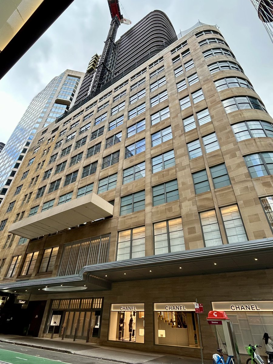 TheSydneyBlog's tweet image. SYDNEY | After almost five years of construction, the mixed-use development at 111-121 Castlereagh St has almost reached completion. Chanel, the anchor tenant, is now open in the old David Jones men’s store (which first opened in 1938).