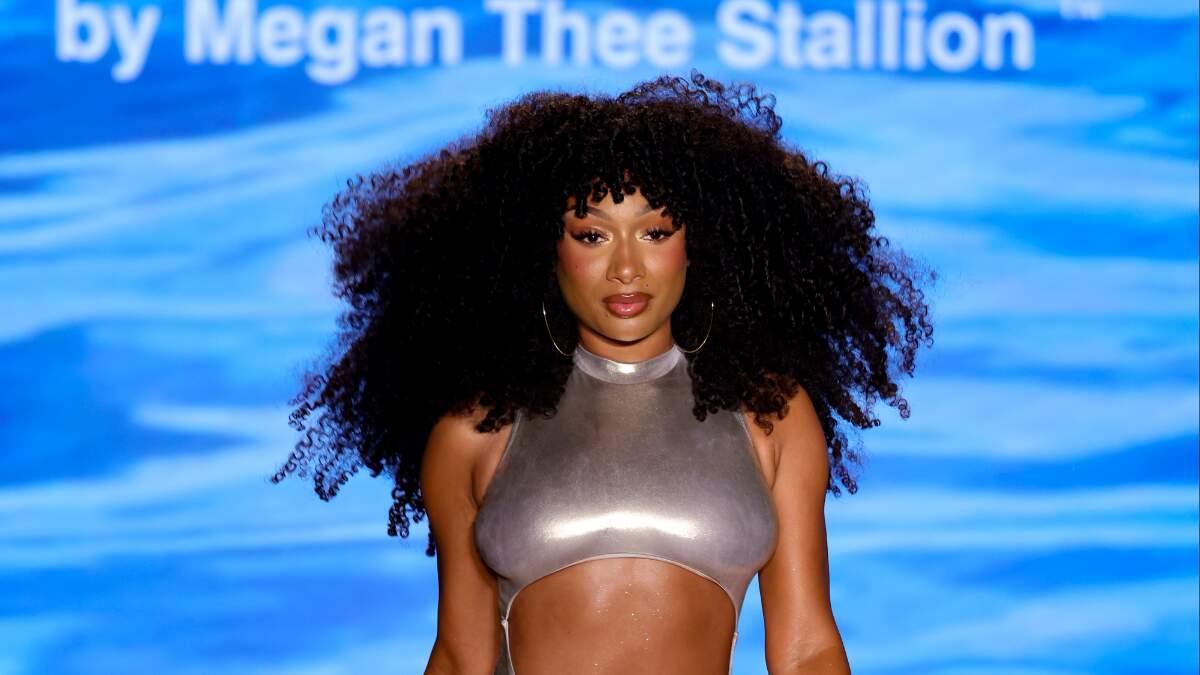 Megan Thee Stallion Hits The Runway At First 'Hot Girl Summer' Fashion Show | 1075 The River 1075theriver.iheart.com/content/2025-0…