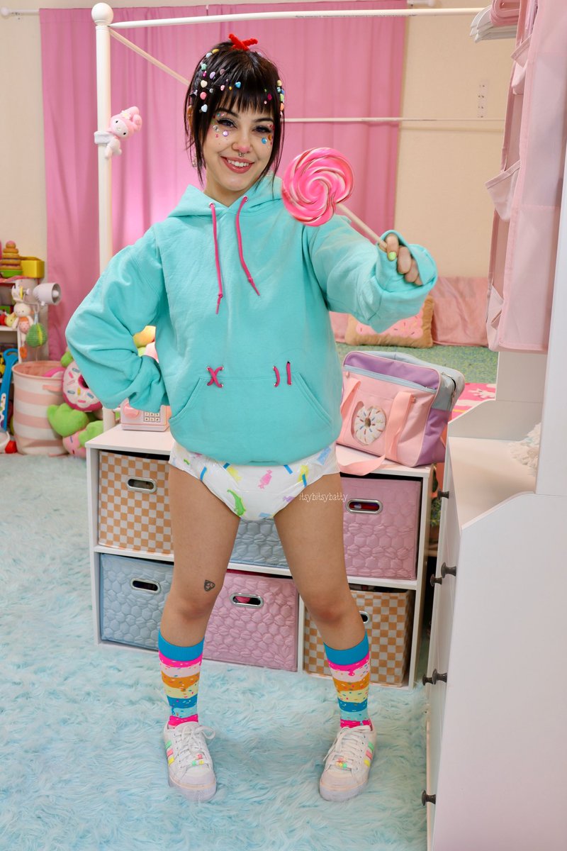 iris_abdl's tweet photo. want some? 🍭💖 jk i’m not sharing!! https://t.co/NT30dmavU9