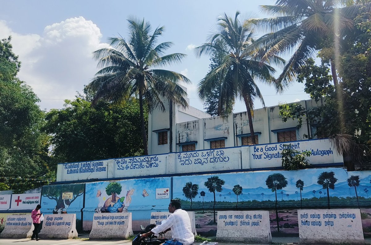 TTHCollective's tweet image. Somewhere in Hosuru. All three major southern languages side by side.

In an ideal world, this is how Morasunadu and Kongunadu would have thrived, a true Telugu-Kannada–Arava Sangamam.