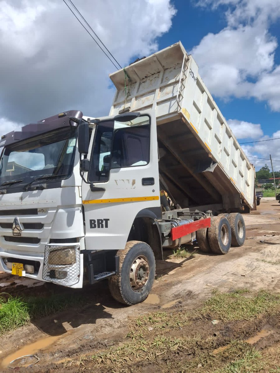 Kindly Repost 

SINO TRUCK HOWO DUMPER 
19CBM
ILINUNULIWA 0KM'S SASA INA 100K KM'S 
INAUZWA 115M TSH 
IPO DAR 
CALL:0768832035