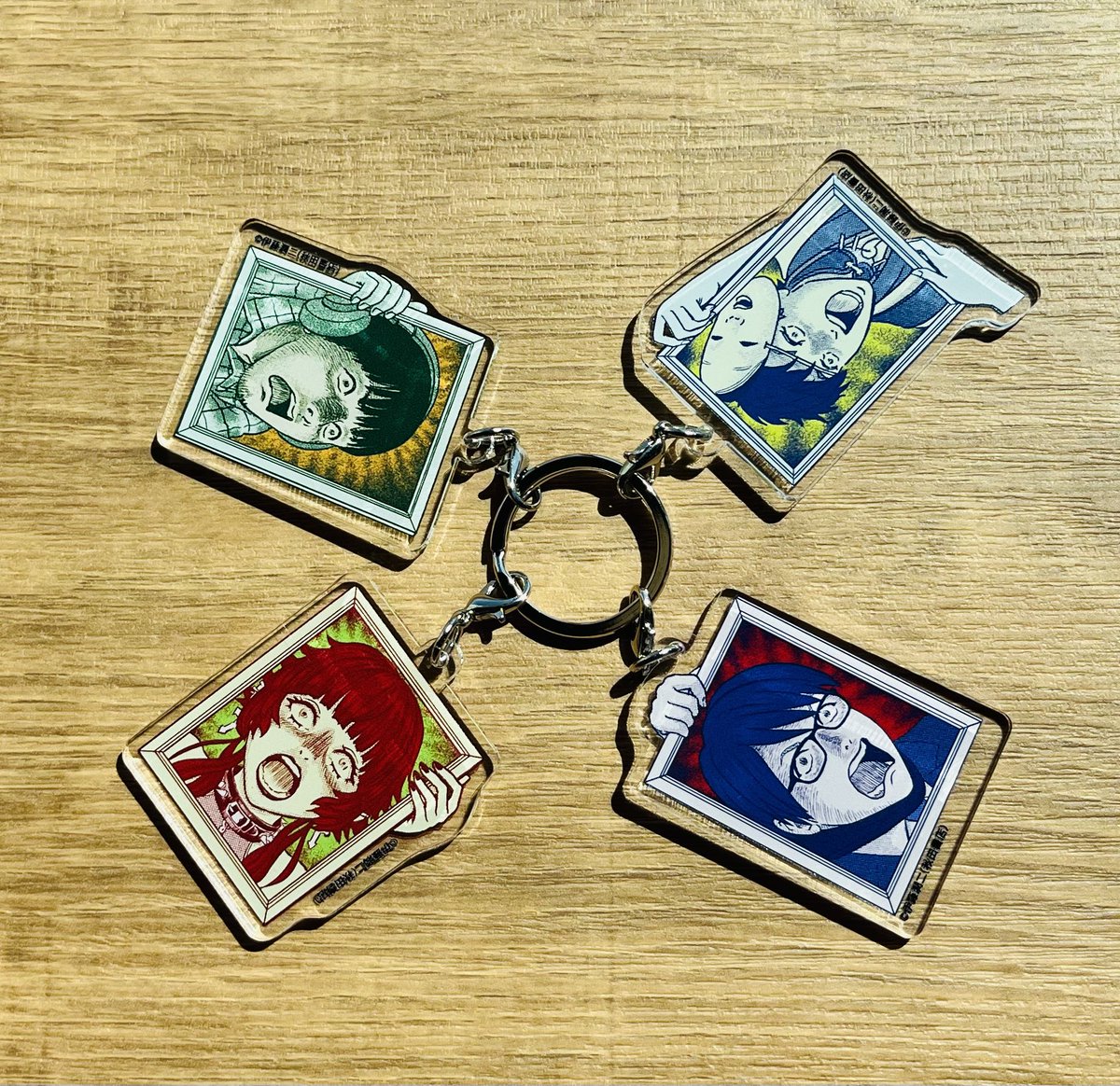 4連アクリルキーホルダーは2種展開!!

◤👁伊藤潤二×ホラゲガチ勢のコラボグッズ受注受付中!!!!👁◢

通常顔・驚き顔アクリルキーホルダー！
1つずつ取り外しも可能なので、外してお部屋に飾っても可愛いかも🩷

✅受注→6/2(月)19:00まで！
✅詳細⤵︎
oshibaco.com/Creator/Detail…

#伊藤潤二
