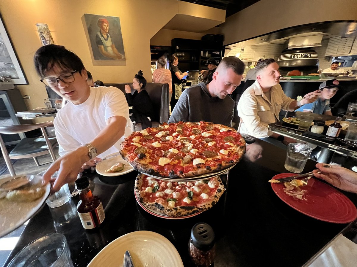 joebell_'s tweet image. Highly recommend devouring pizza with strangers from the internet