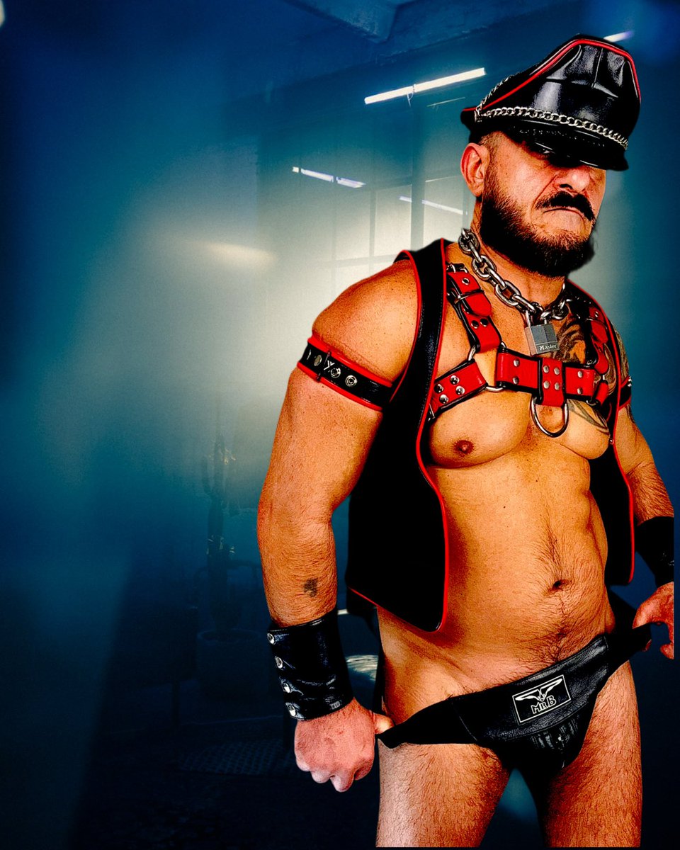 Are you ready for the darkroom tonight?!! 🐽💦🍆🍑