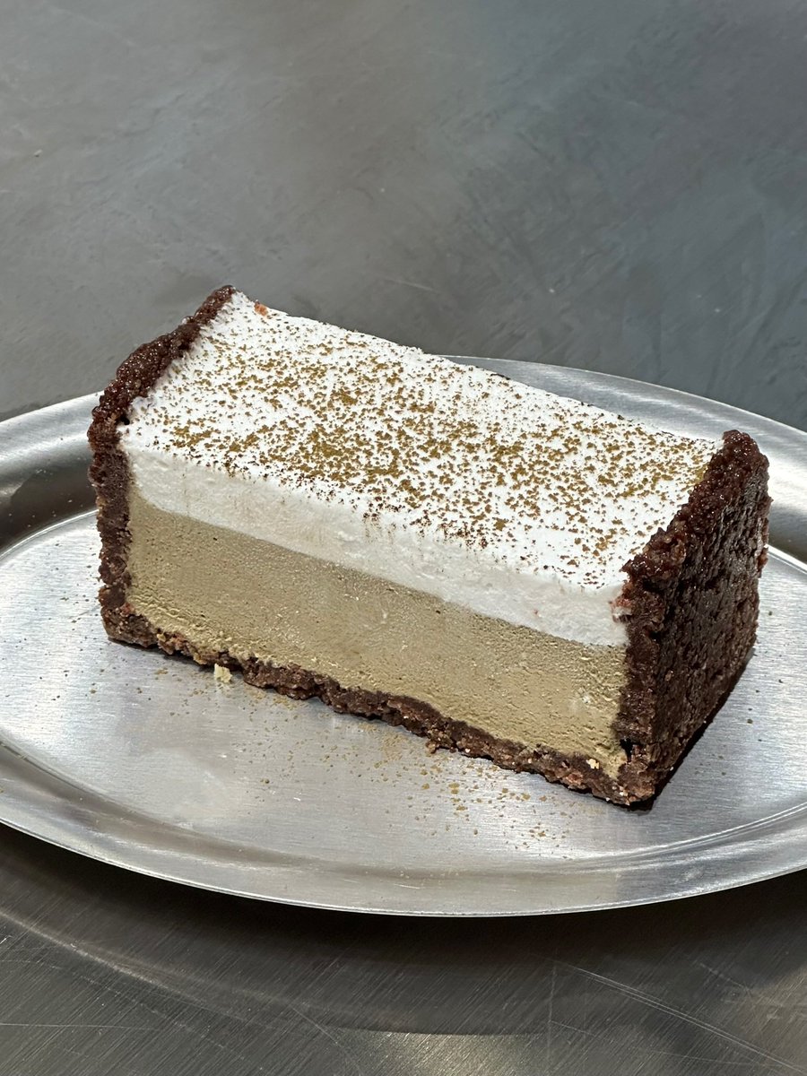 Cosieofficial_'s tweet photo. 🍵 Roasted Hojicha Mousse Tart

กลิ่นหอมของโฮจิฉะคั่วอ่อน ๆ ชวนให้นึกถึงช่วงเวลาสงบใจในวันสบาย ๆ
ทาร์ตบางกรอบพอดีคำ ตัวมูสโฮจิฉะไวท์ช็อกเนื้อนุ่มละมุน ที่เข้ากันอย่างลงตัวกับครีมวนิลา Chantilly หอมเบา ๆ
รสชาติไม่หวานเกินไป แต่ละคำอบอุ่น นุ่มนวล และกลมกล่อมอย่างที่ใจต้องกา https://t.co/vMLEKahSNt