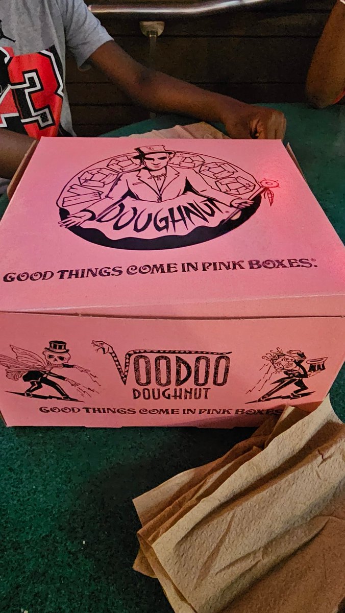 Bo_Dean__'s tweet image. #VooDooDoughnuts #Pinkbox #Orlando