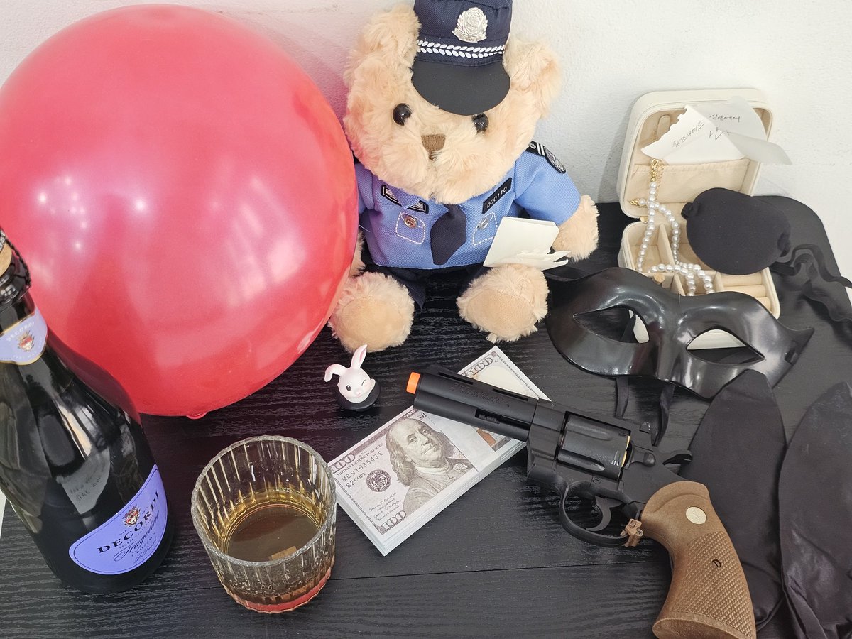 ┍━━━━━━━★━━━━━━━┑
        ℂ𝔸ℙ𝕆ℕ𝔼 𝕋ℝ𝕀𝕃𝕆𝔾𝕐 우연 네컷

      ☆.｡.:*소품을 더 추가했습니다.｡.:*☆
     만지지마시고 눈으로만 확인해 주세요!

┕━━━━━━━★━━━━━━━┙