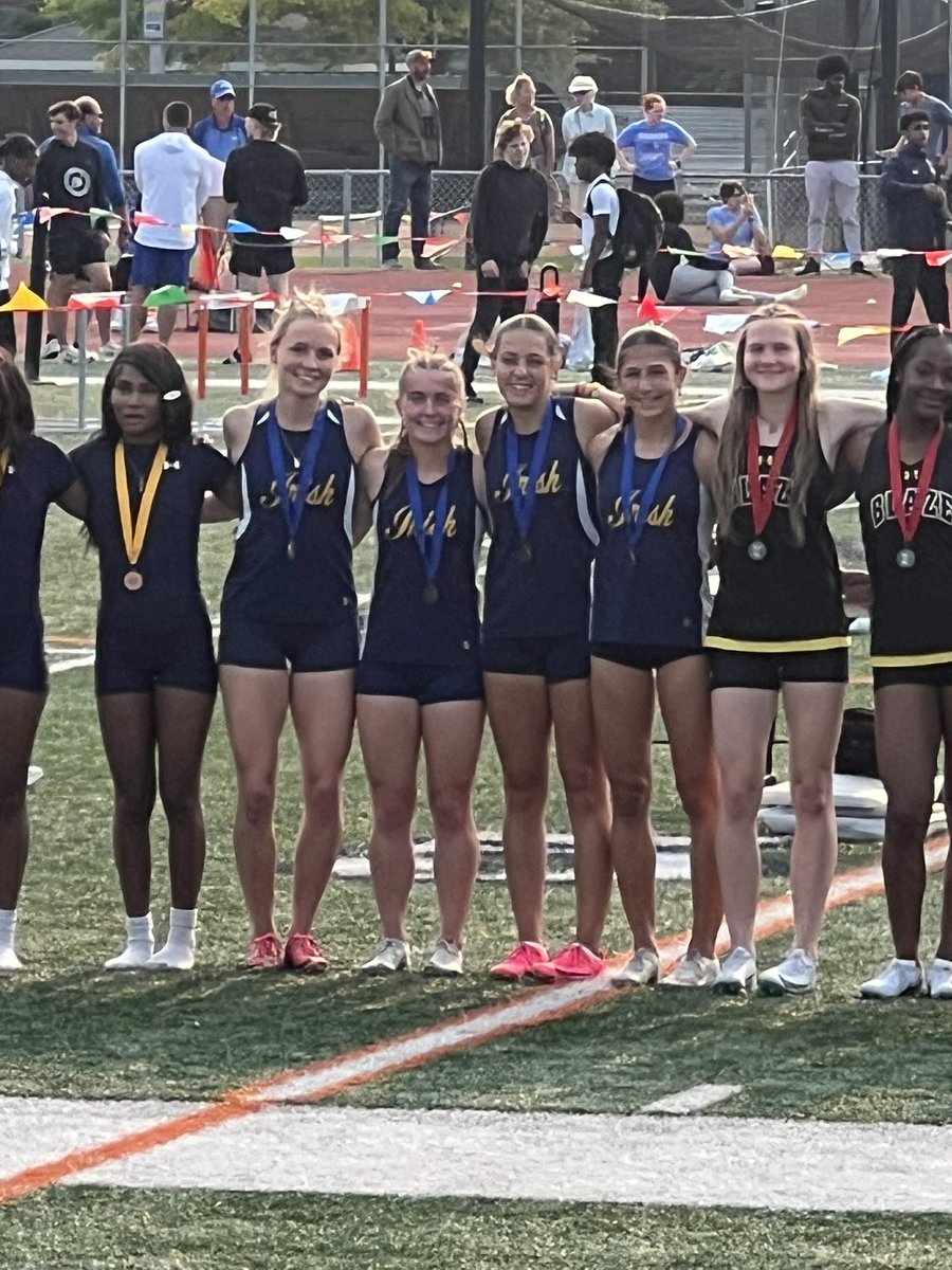 hatleli's tweet photo. Chloie, Stella, Kendall, and Abby break the school record in the 4x100 at the section meet☘️ https://t.co/siFNKcSAl6